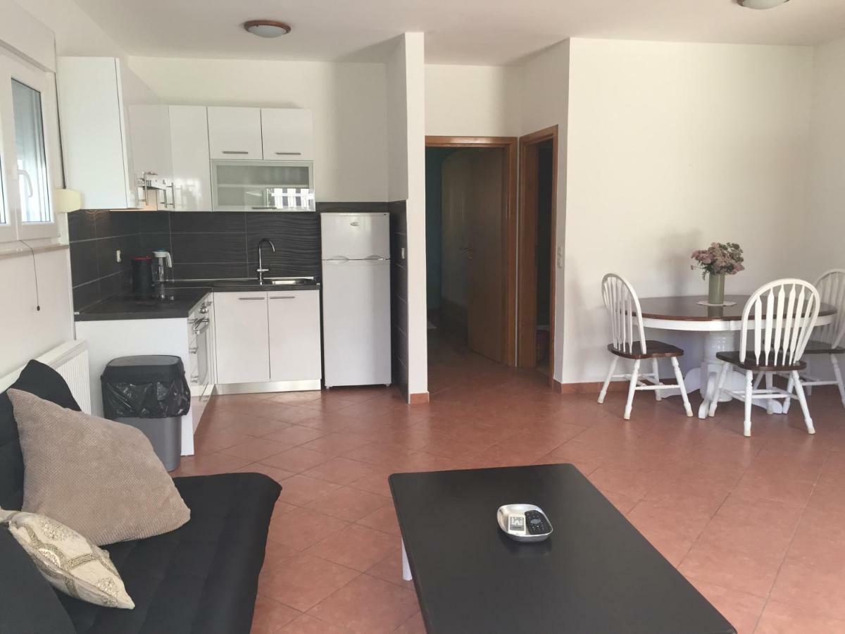 Ana'S Apartments ペトルチャネ エクステリア 写真